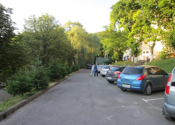 克勒波利亚纳酒店 *